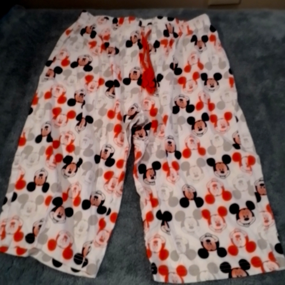 958-39) Disney women's mickey mouse shorts